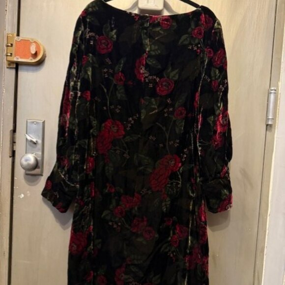 Velvet Floral with bateau neckline Puff Sleeve Shift Dress with Bishop Sleeves - Picture 13 of 16